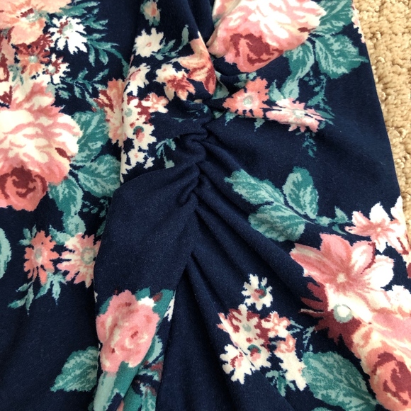 Derek Heart Maternity–Floral with slouch sides Top - Picture 4 of 5